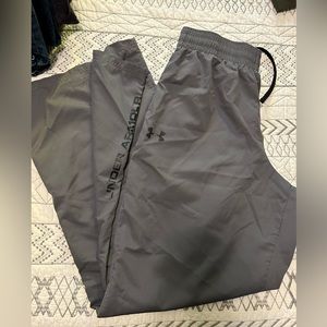 Men’s under armor gray wind breaker pant size large